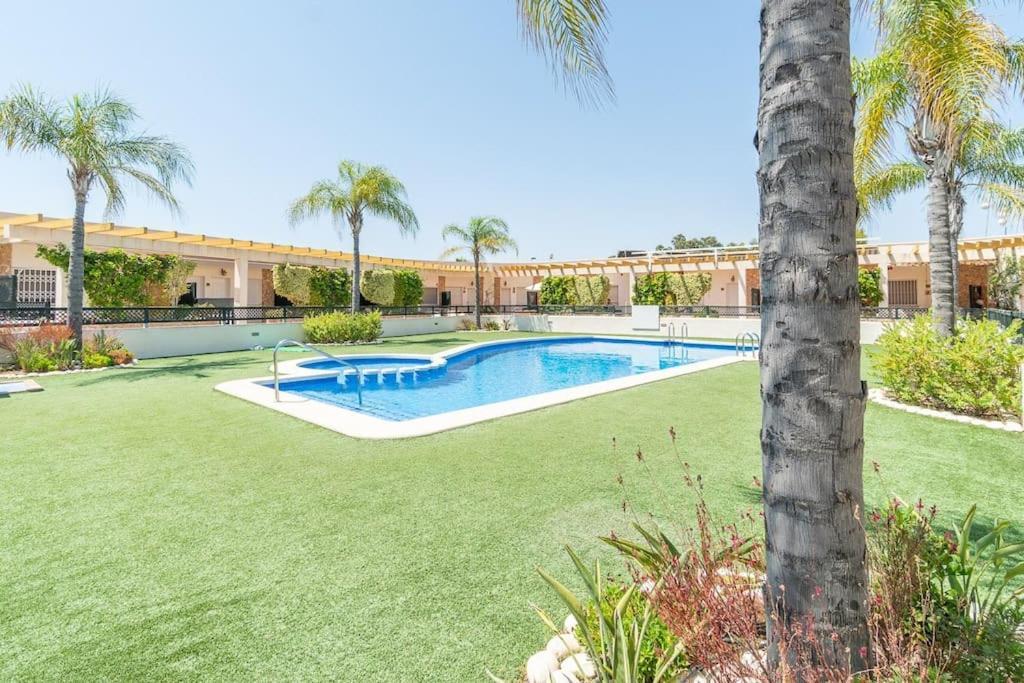 Magnifico Adosado Con Piscina Y Barbacoa Villa Campoamor Dış mekan fotoğraf